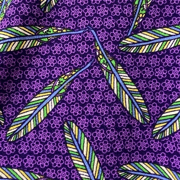 size medium LulaRoe Cassie feather design midi pencil skirt - Picture 2 of 4